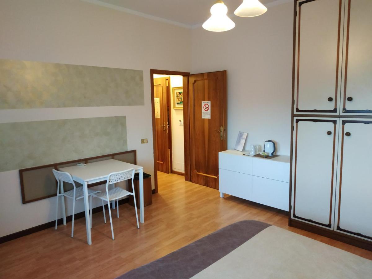 B&B Villa Filotea & Apartment Ντεζεντσάνο ντελ Γκάρντα Εξωτερικό φωτογραφία